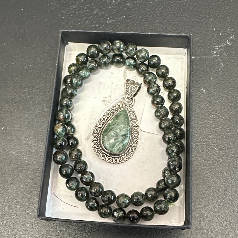 Elegant Green Beaded Necklace and Pendant Set